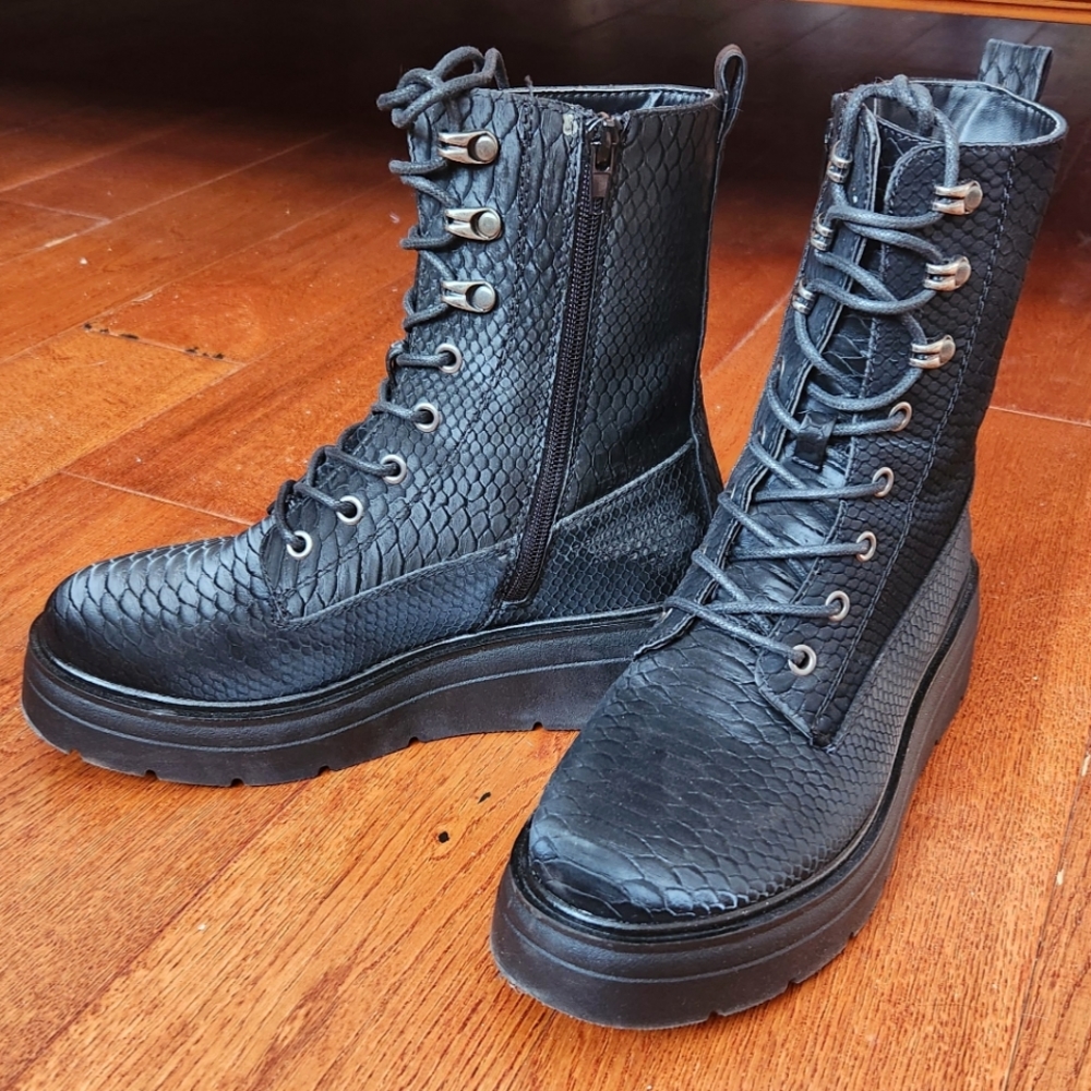Velvet platform boots black snake pattern lace up faux fur 7